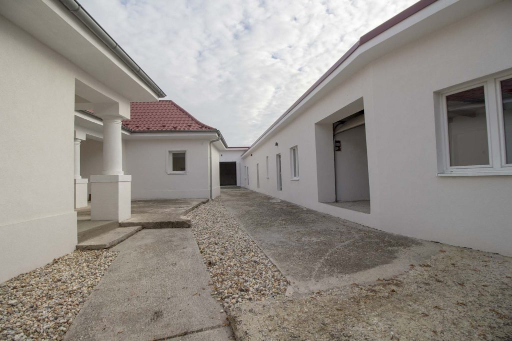 Rodinný dom s hospodárskou budovou, 930 03 Kráľovičove Kračany