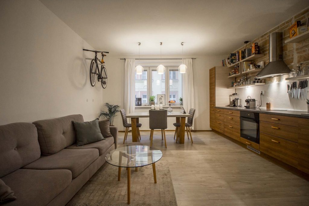 GRÖSSLINGOVA, 811 09 BRATISLAVA - STARÉ MESTO